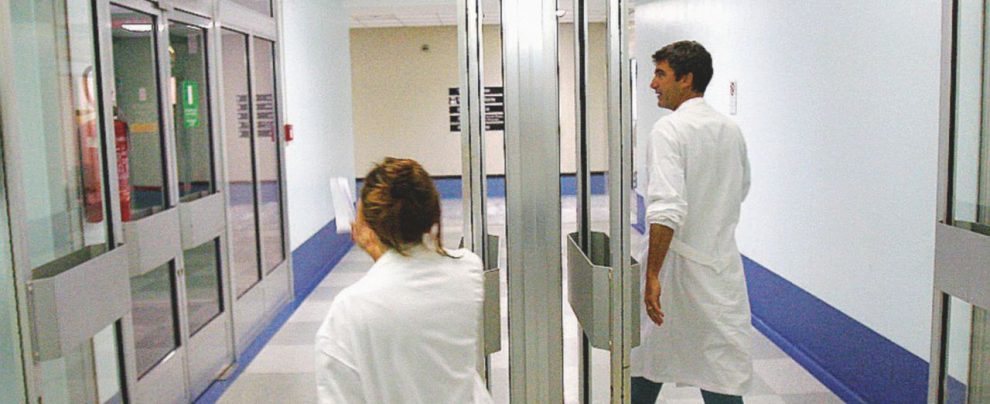 L’ospedale - Il Grassi è il nosocomio di Ostia (Roma) - Ansa Il reparto si divide in due per raddoppiare i primari