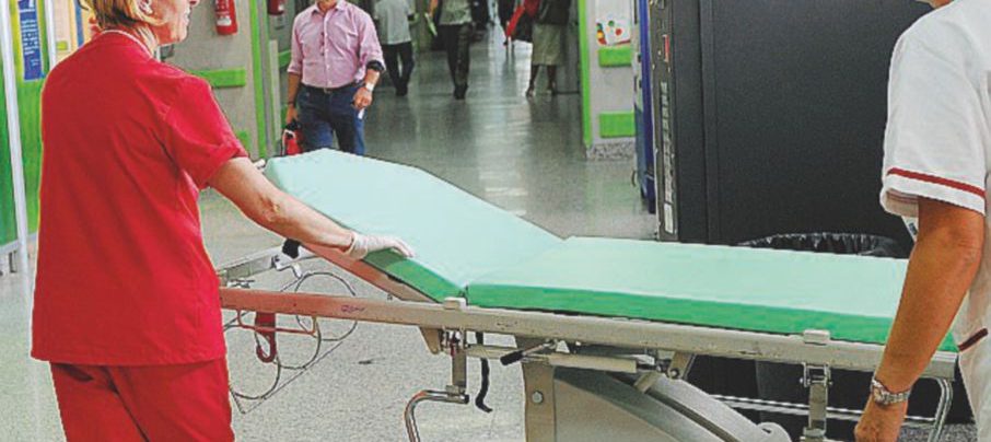 In corsia - Valeria Tonini lavora nel reparto di Chirurgia d’urgenza a Bologna - Ansa “La casta si sconfigge pensando solo ai pazienti”