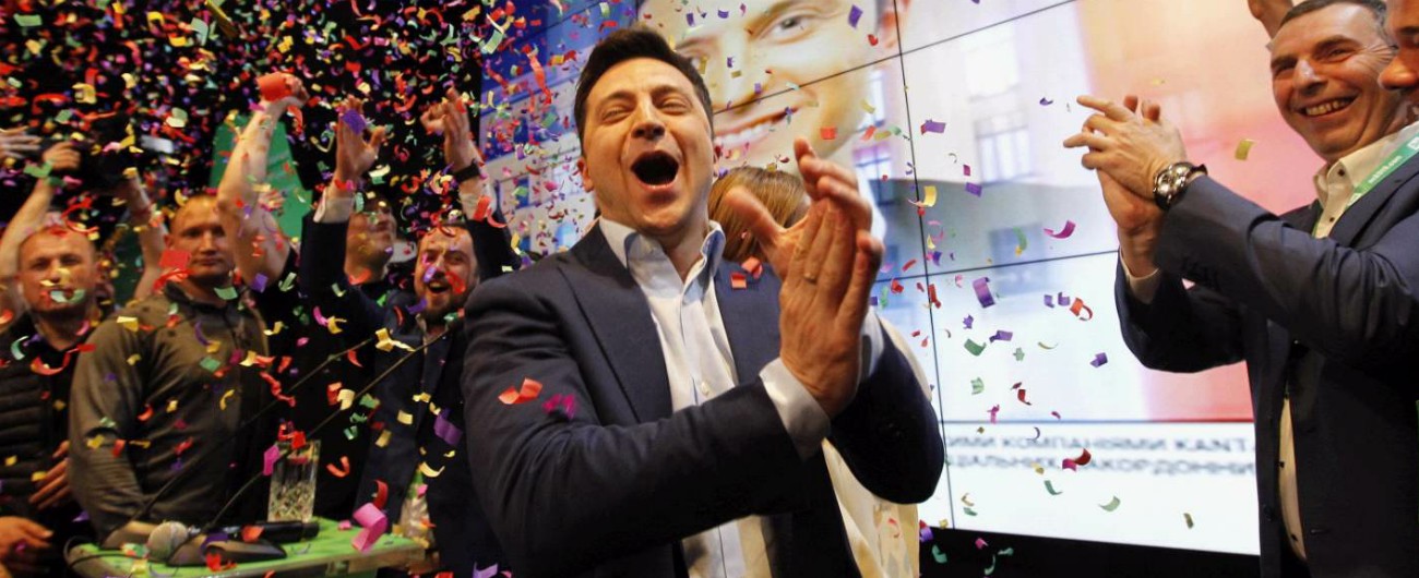 Elezioni Ucraina, Zelensky presidente con oltre il 70% dei voti. Il comico ha battuto Poroshenko: “Non vi deluderò mai”