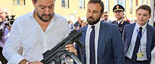 Copertina di Salvini: “Foto con mitra? Polemiche fondate sul nulla”. E ora vuole il ritorno della leva obbligatoria