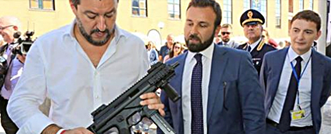 Salvini: “Foto con mitra? Polemiche fondate sul nulla”. E ora vuole il ritorno della leva obbligatoria