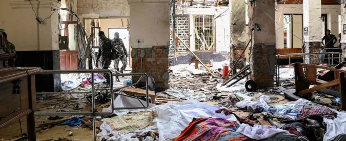 Sri Lanka, 7 kamikaze dietro la strage. Nuova esplosione a Colombo, trovati 87 detonatori. “Falle nell’intelligence”