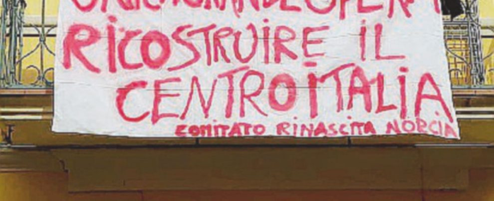 La protesta - delle lenzuola - Per la ricostruzione lenzuola alle finestre: i fondi ci sono, è la burocrazia a bloccare tutto