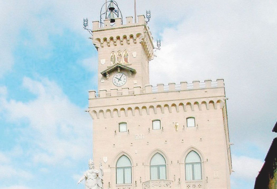 Effetto valanga - La piazza di San Marino - Ansa Il nodo San Marino: salvare le banche o i bilanci pubblici
