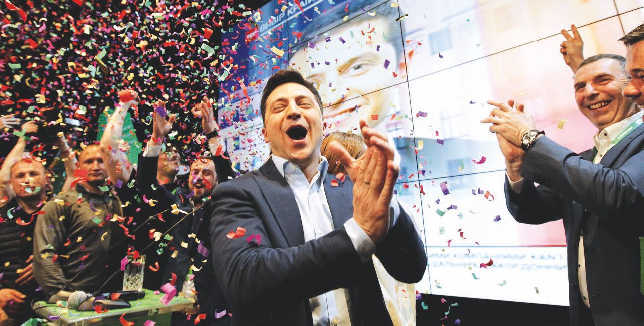 Dalla fiction alla realtà - Volodymyr Zelensky festeggia - Ansa Il “servitore del popolo” ha un oligarca per amico