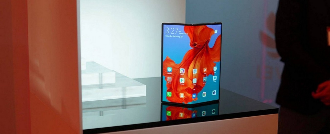 Smartphone pieghevole Huawei Mate X in commercio a luglio