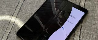 Copertina di Samsung rinvia il lancio dello smartphone pieghevole Galaxy Fold: gli schermi si rompevano