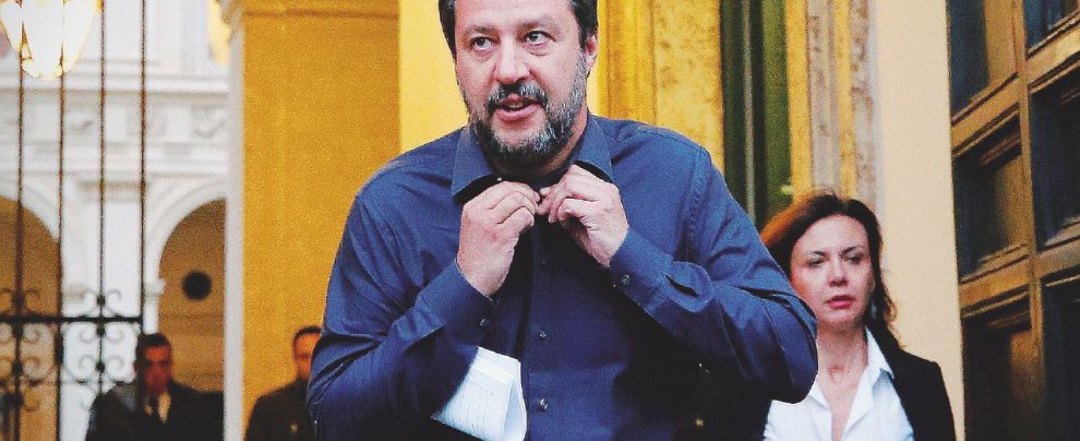 Via il Tagliadebiti di Roma. I gialloverdi ai ferri corti Via il Tagliadebiti di Roma. I gialloverdi ai ferri corti