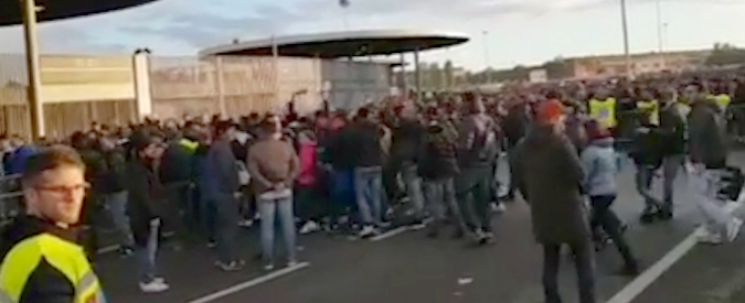 Copertina di Milan-Lazio, i cori razzisti dei tifosi biancocelesti contro Bakayoko prima di entrare allo stadio