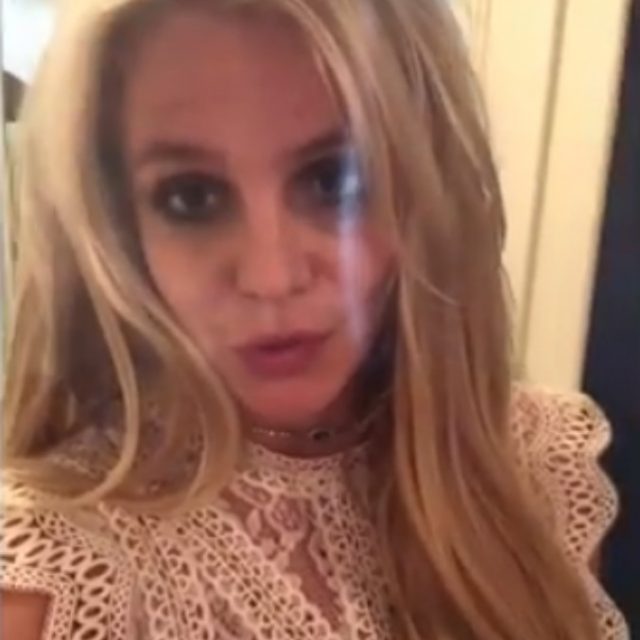 “Britney Spears è prigioniera del padre”: lei fa un video per rassicurare i fan ma qualcosa non quadra