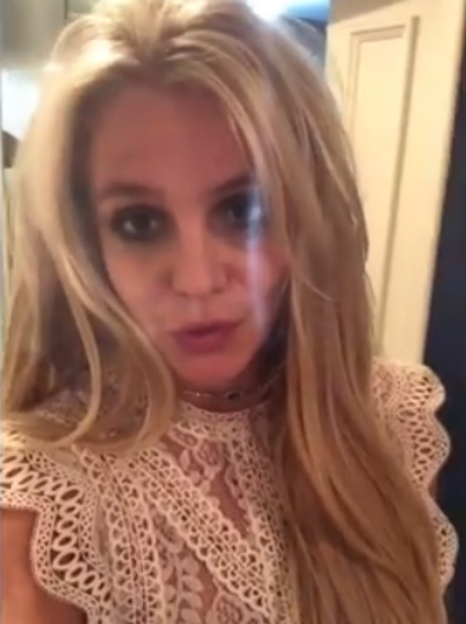 Copertina di “Britney Spears è prigioniera del padre”: lei fa un video per rassicurare i fan ma qualcosa non quadra