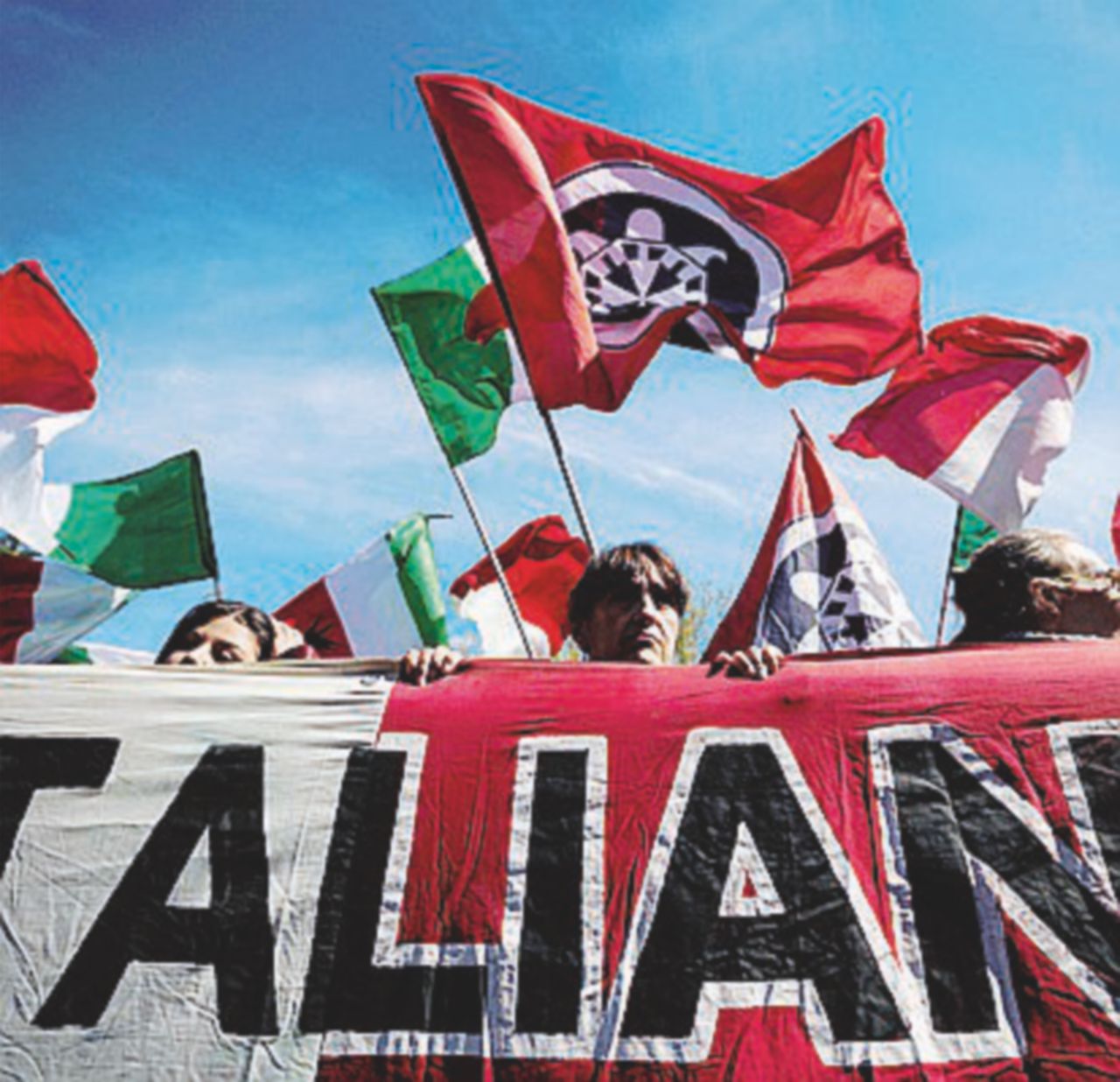 Case popolari, le soffiate a CasaPound da una maestra? La “talpa” non può essere lei