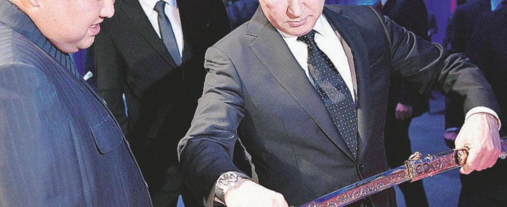 Il dono - Vladimir Putin regala la spada coreana a Kim Jong-un - Ansa Disarmo, Putin fa l’arbitro: “A Kim servono garanzie”