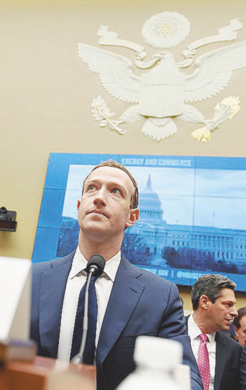 L’harakiri di Facebook: “si multa” per 3 miliardi