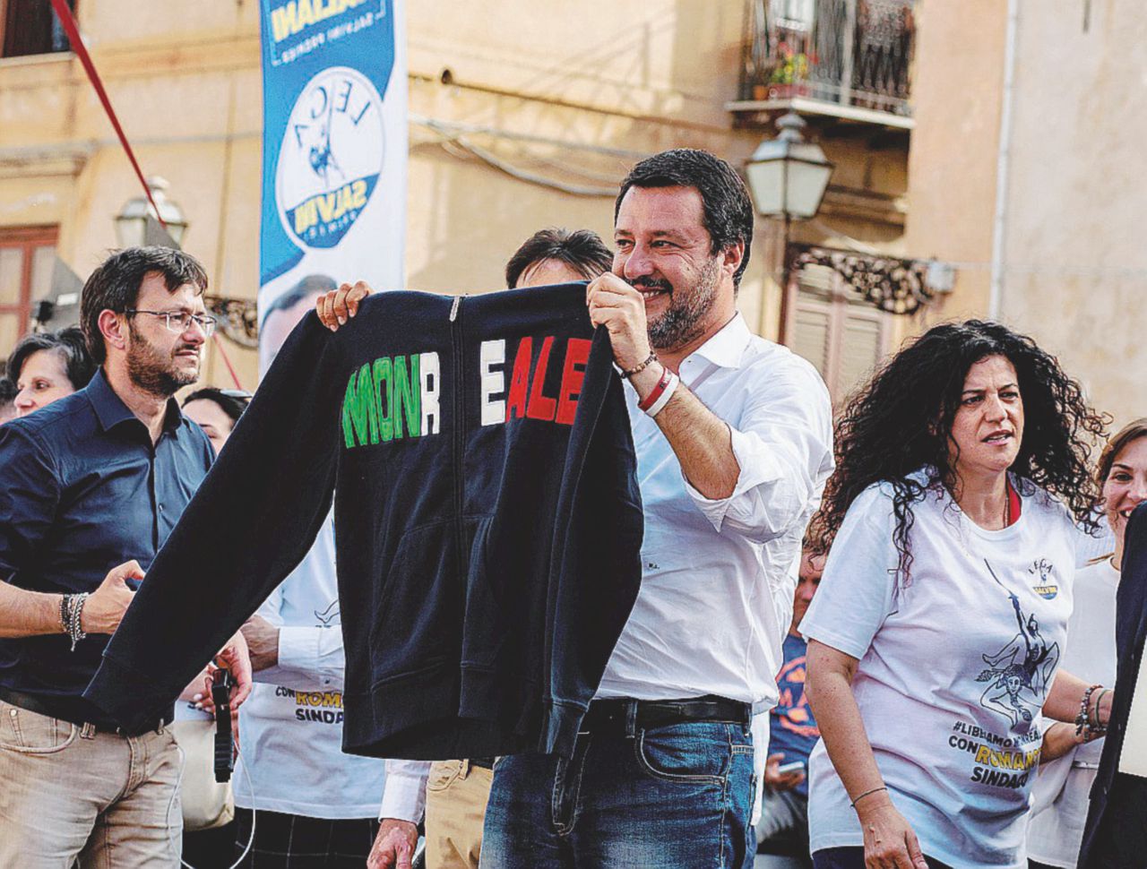Copertina di Corleone s’inchina a Salvini: “Vogliamo pane e sicurezza”