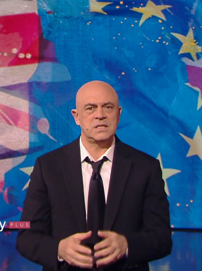 Copertina di Social network e bufale, il monologo di Crozza che fa riflettere: “Fate come me, cancellate il vostro profilo Facebook”. Poi la spiegazione