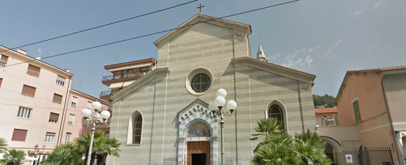 Ventimiglia, il vescovo blocca la messa in suffragio di Mussolini: “La preghiera non può essere un’occasione di pubblicità”