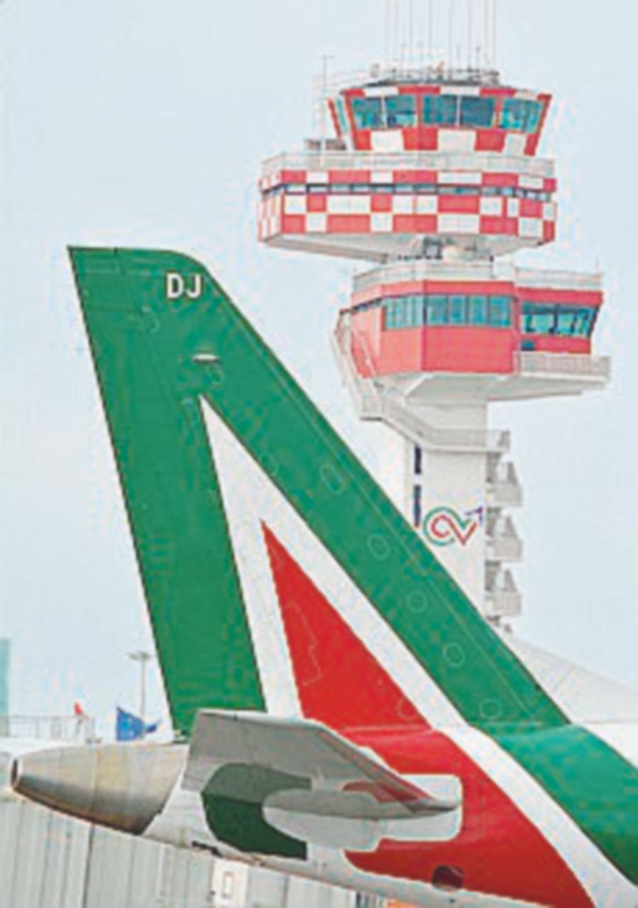 Alitalia, martedì la scadenza e per ora nessuna vera offerta