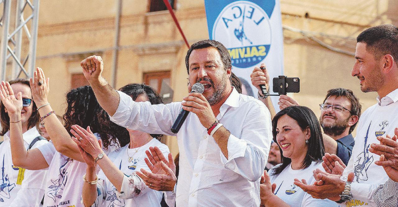 Copertina di A Mazara, tra fischi e applausi. La Lega sbarca nella città araba