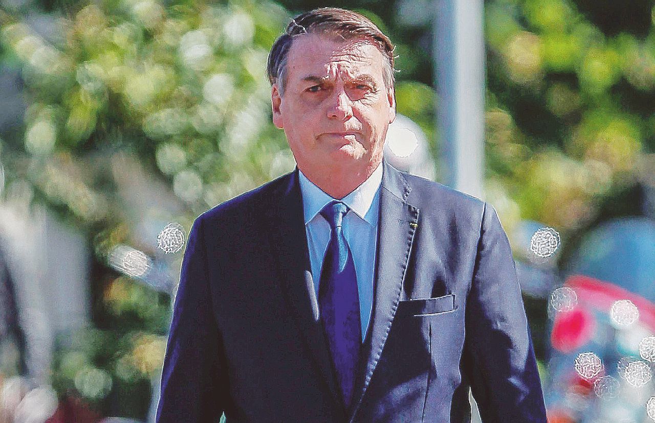 Copertina di Bolsonaro (se) la prende con Filosofia