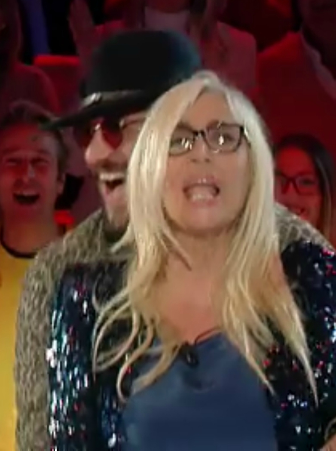 Copertina di Domenica In, Mara Venier si scatena nel ballo con l’ex calciatore Osvaldo: “Rosicate”