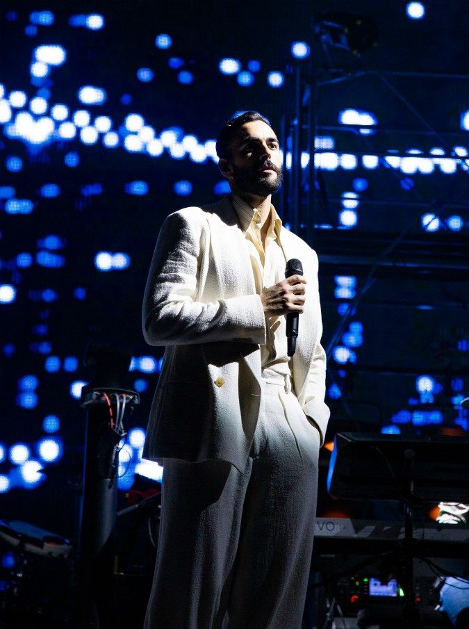 Marco Mengoni si racconta a FQ Magazine: “Negli altri tour me la facevo sotto dalla paura, stavolta…”