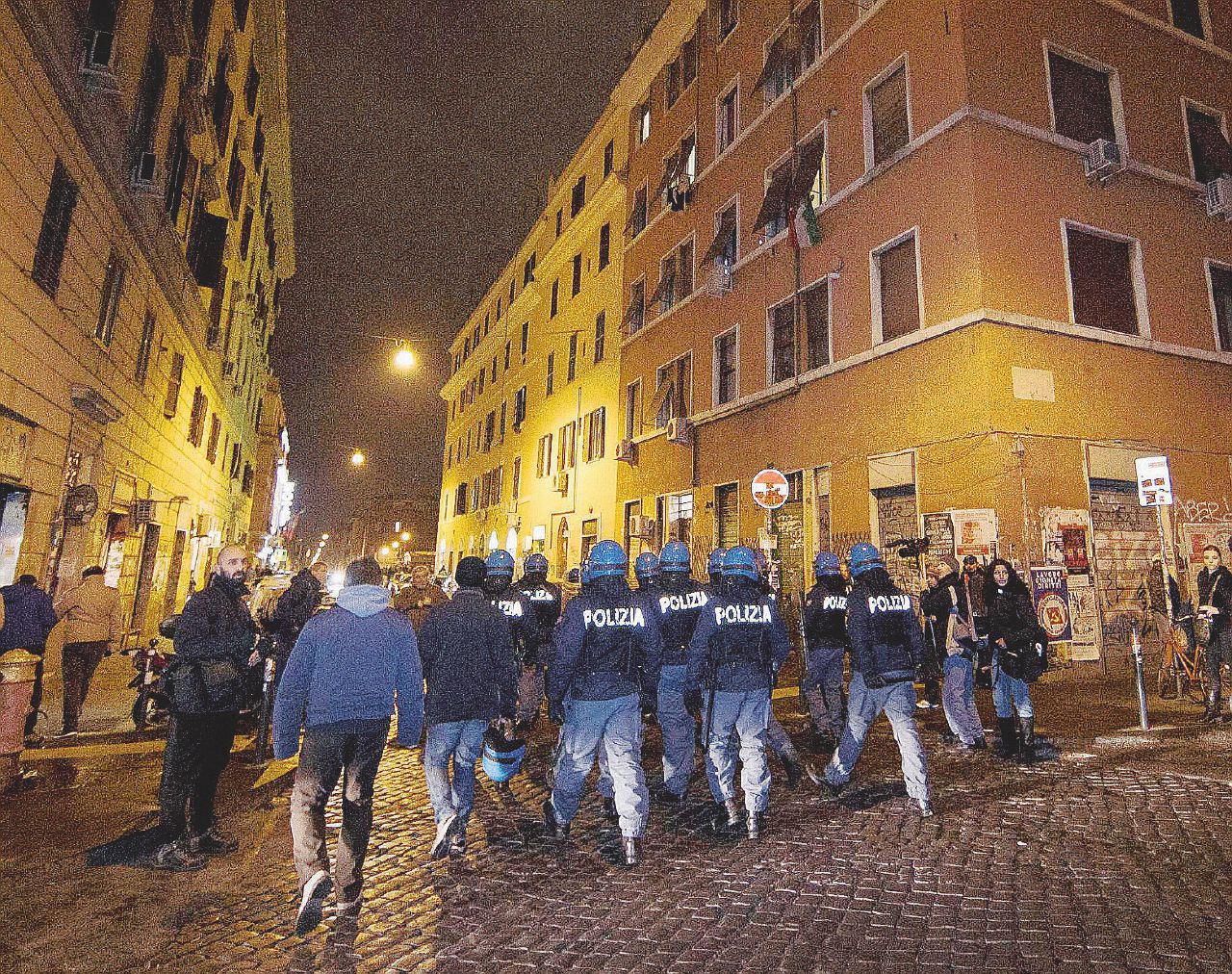 Copertina di Roma, fuga da San Lorenzo: nel deserto resta lo spaccio