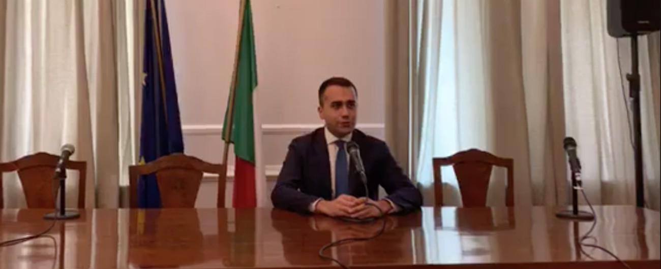 Copertina di Siri, Di Maio: “Auto sospensione? Non prendiamoci in giro, non esiste. Se sarà innocente torna al suo posto”