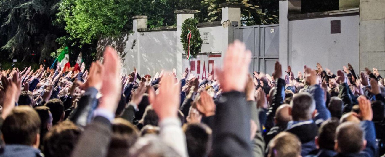 Milano, corteo per Sergio Ramelli e saluti romani davanti alla lapide: la procura indaga per “manifestazione fascista”