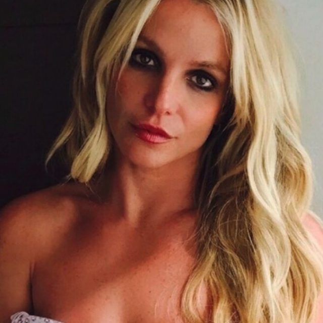 Britney Spears infuriata: “I paparazzi hanno venduto le mie foto ritoccate: io non sono così grassa”