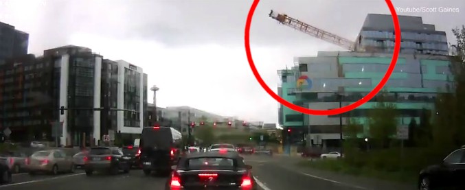 Copertina di Il crollo della gru che ha schiacciato sei auto e ucciso 4 persone nel nuovo campus di Google a Seattle