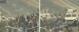 Venezuela, blindati di Maduro contro i manifestanti pro-Guaidò. Presidente assemblea nazionale: “Fine usurpazione”