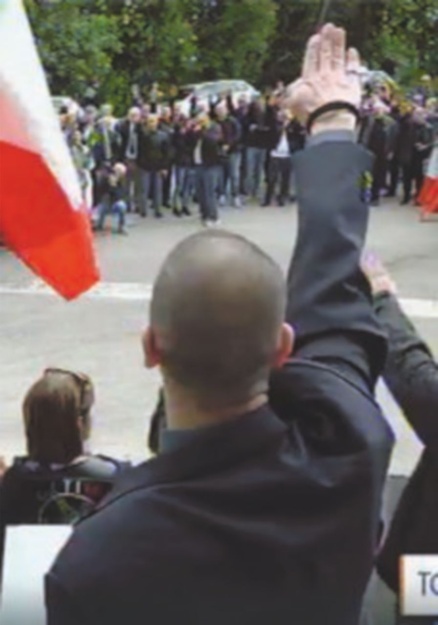 Servizio nostalgico su Mussolini: paga il caporedattore