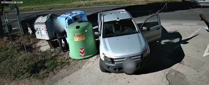 Copertina di Lasciano rifiuti in strada, sindaca pubblica i video: “Inciviltà costa più di tutti gli stipendi dei parlamentari”