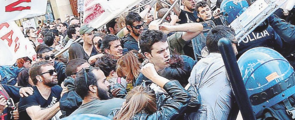 Gli scontri - Tafferugli tra forze dell’ordine e i No Tav - Ansa “Scontri del 1°Maggio. Il Pd vuole la polizia per dividere i NoTav”