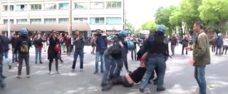 Modena, scontri al presidio anti-Salvini tra la polizia e i manifestanti: un ferito. Ministro: ‘Sono zecche da centro sociale’