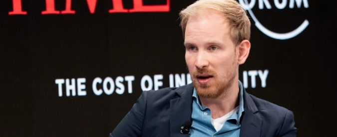 “Reddito di base e 15 ore di lavoro alla settimana”, l’utopia dello storico che ha detto ai ricchi di Davos di pagare le tasse