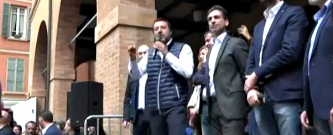 Copertina di Migranti, Salvini: “Sentenza di Bologna vergognosa. Se giudice vuole aiutare gli immigrati si candidi con il Pd”