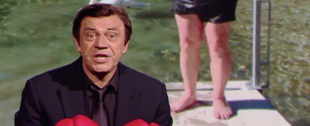 Copertina di Crozza-Calenda non riesce a levarsi i guantoni da pugile: “Lo dico per trasparenza, è faticoso”