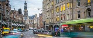 Copertina di Amsterdam, il sindaco propone blocco auto diesel e benzina dal 2030