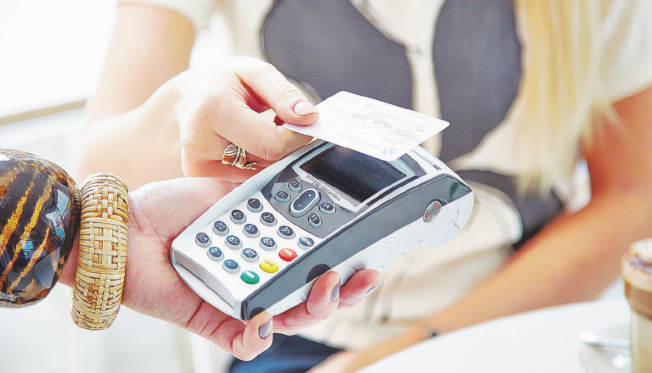 Copertina di Carte di credito, i troppi balzelli (legali e non) sui pagamenti