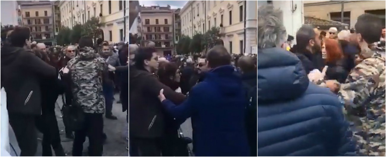 Copertina di Avellino, proteste al comizio di Salvini. Tensione fuori dal teatro tra urla e spintoni: “Te ne devi andare”