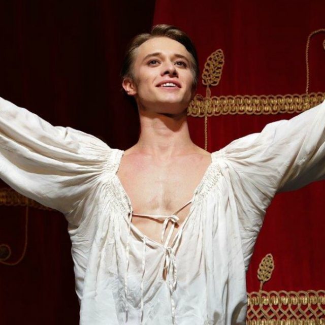 Timofej Andrijashenko, dalla Scala a Londra. Il celebre ballerino si racconta a FqMagazine: “È difficile esprimere appieno la danza in tv”