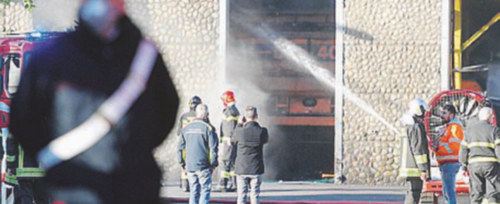 - Incendio al Tmb Salario - LaPresse Rogo di dicembre al Tmb Salario, indagati tre vigilanti addetti ai controlli nel centro per rifiuti