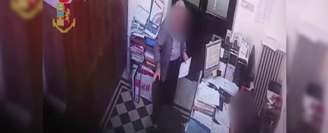 Copertina di Tangenti a Palermo, il funzionario all’imprenditore: “5mila euro? Troppo pochi, facciamo 8mila e chiudiamola qui”