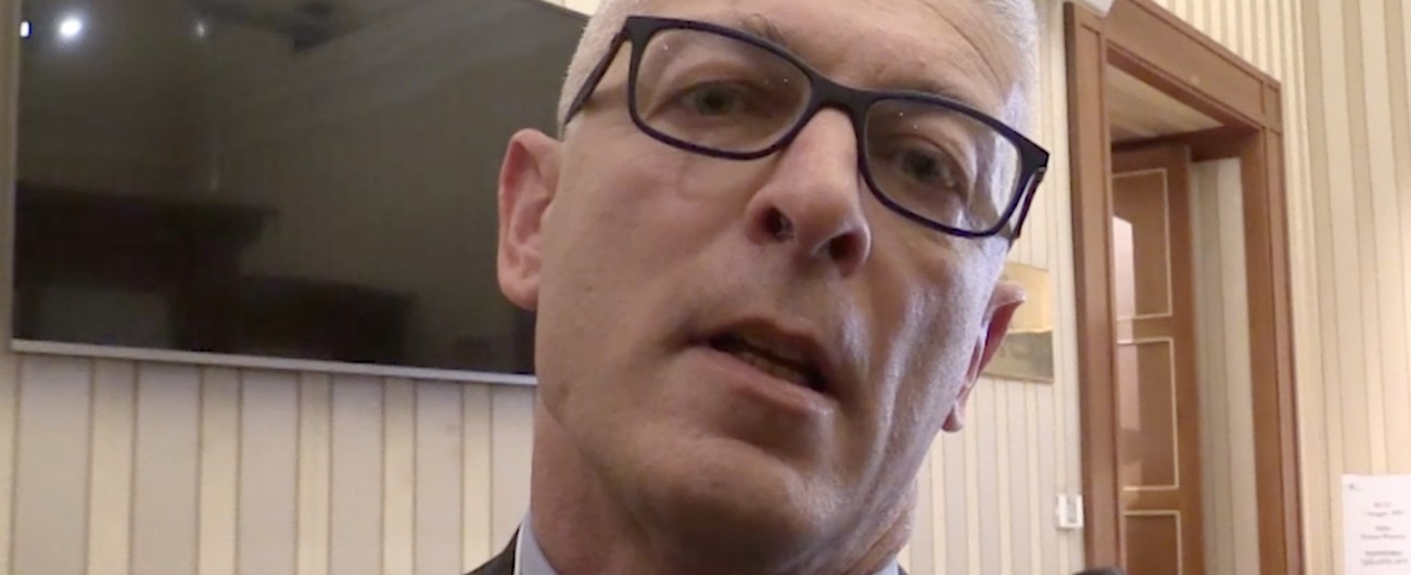 Copertina di Tangenti a Milano, Morra (M5s): “Corruzione fenomeno endemico e massivo. Partiti si puliscano al loro interno”