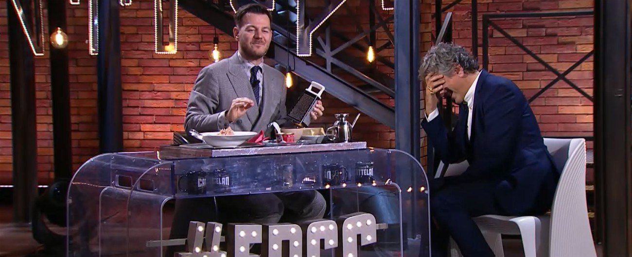 Copertina di Cattelan prepara pasta col tonno e la condisce così: l’imperdibile reazione di chef Locatelli