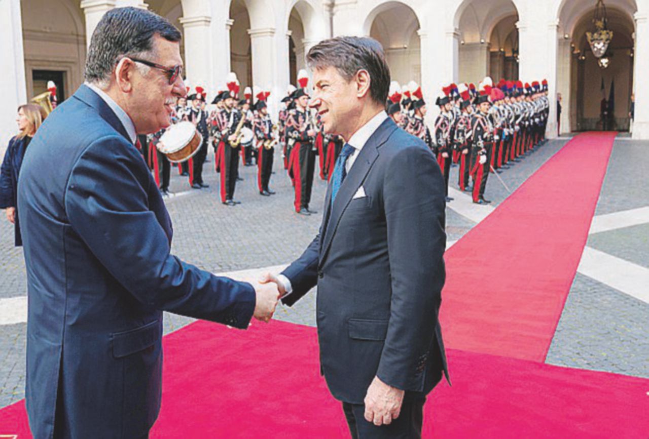 Copertina di Al-Sarraj a Conte: “Maggior sforzo italiano può risolvere la crisi”