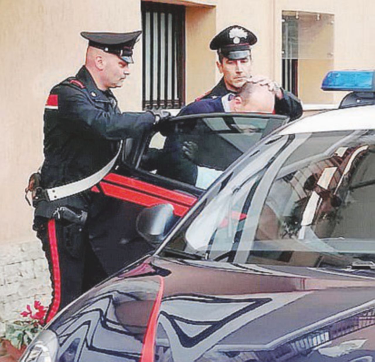 Spara alla moglie con la pistola registrata per uso sportivo: è il 16° femminicidio del 2019