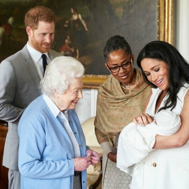 Il principe Harry e Meghan Markle rivelano il nome del royal baby: “Si chiama Archie”